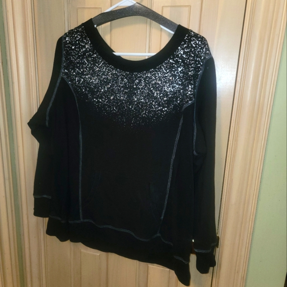 Womens plus sz 22/24 Avenue Black sweatshirt with pouch pockets